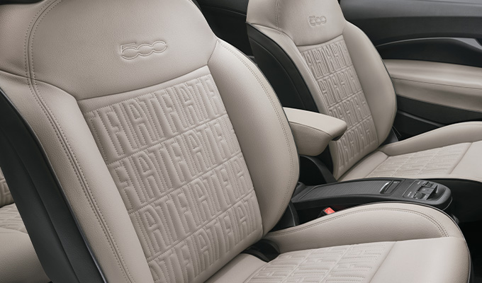 INTERIÉR PREMIUM SO SEDADLAMI S MONOGRAMOM FIAT